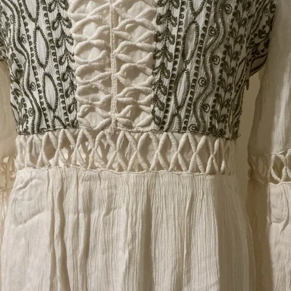 SHYANNE WOMEN'S OFF WHITE EMBROIDERED LACE PEASANT DRESS - Picture 10 of 15